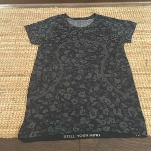 Jaguar print Lululemon swiftly tech short sleeve